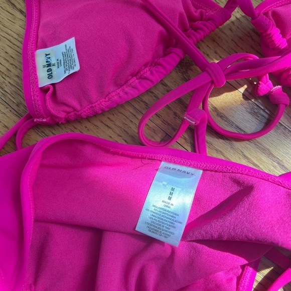 Old Navy Women's Hot Pink String Bikini Set Size Medium Barbiecorw - Picture 3 of 4